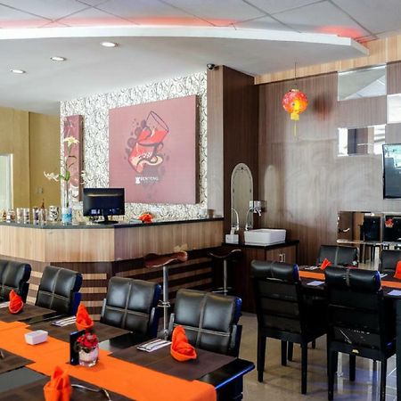 Reddoorz Plus Near Living World Pekanbaru Kültér fotó