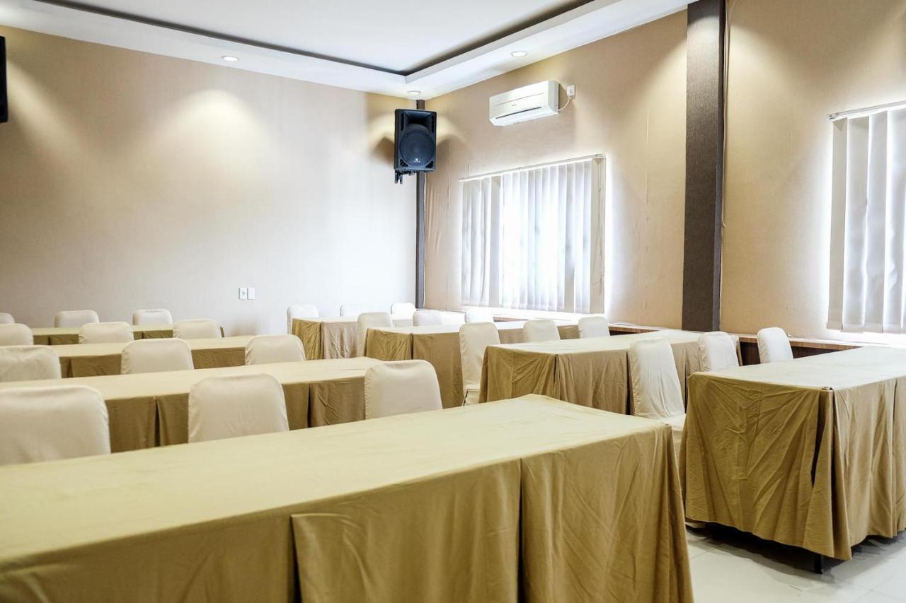 Reddoorz Plus Near Living World Pekanbaru Kültér fotó