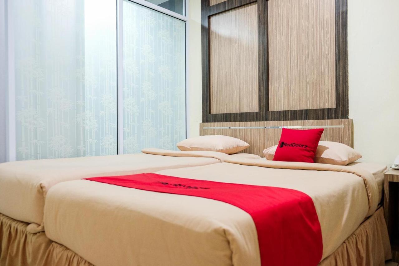 Reddoorz Plus Near Living World Pekanbaru Kültér fotó