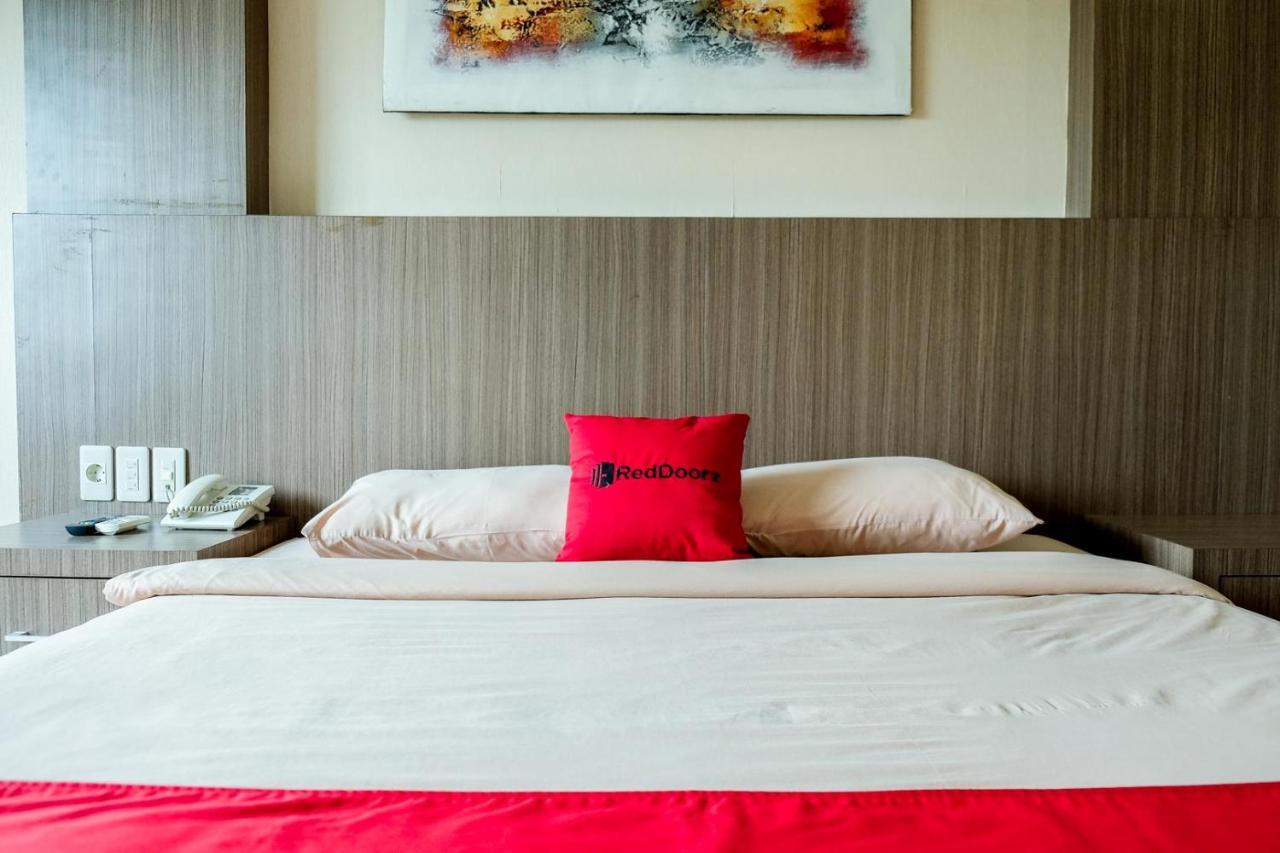 Reddoorz Plus Near Living World Pekanbaru Kültér fotó