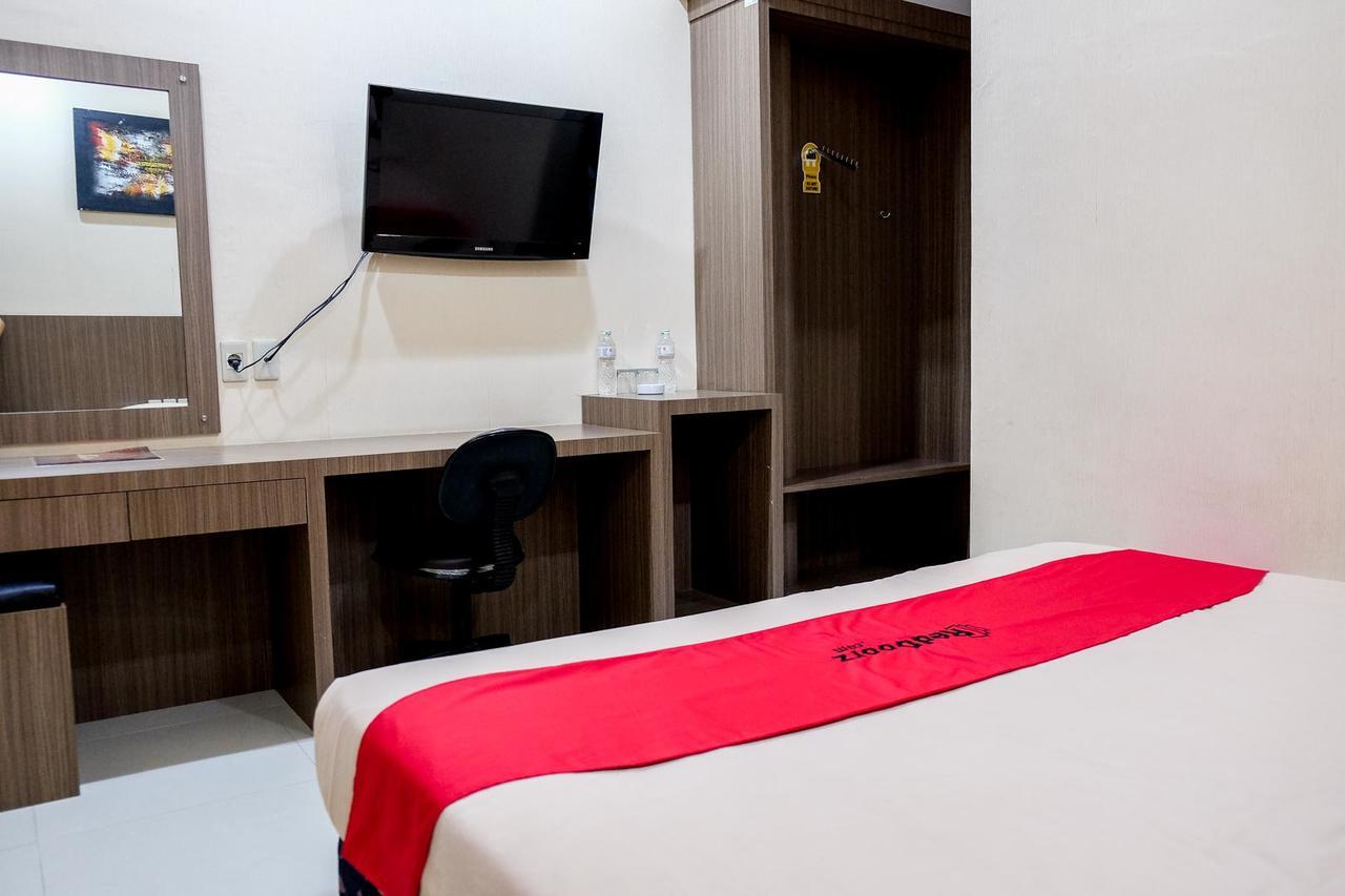 Reddoorz Plus Near Living World Pekanbaru Kültér fotó