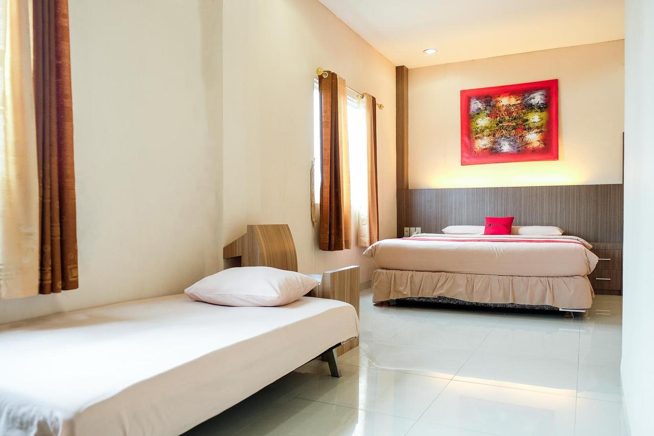 Reddoorz Plus Near Living World Pekanbaru Kültér fotó