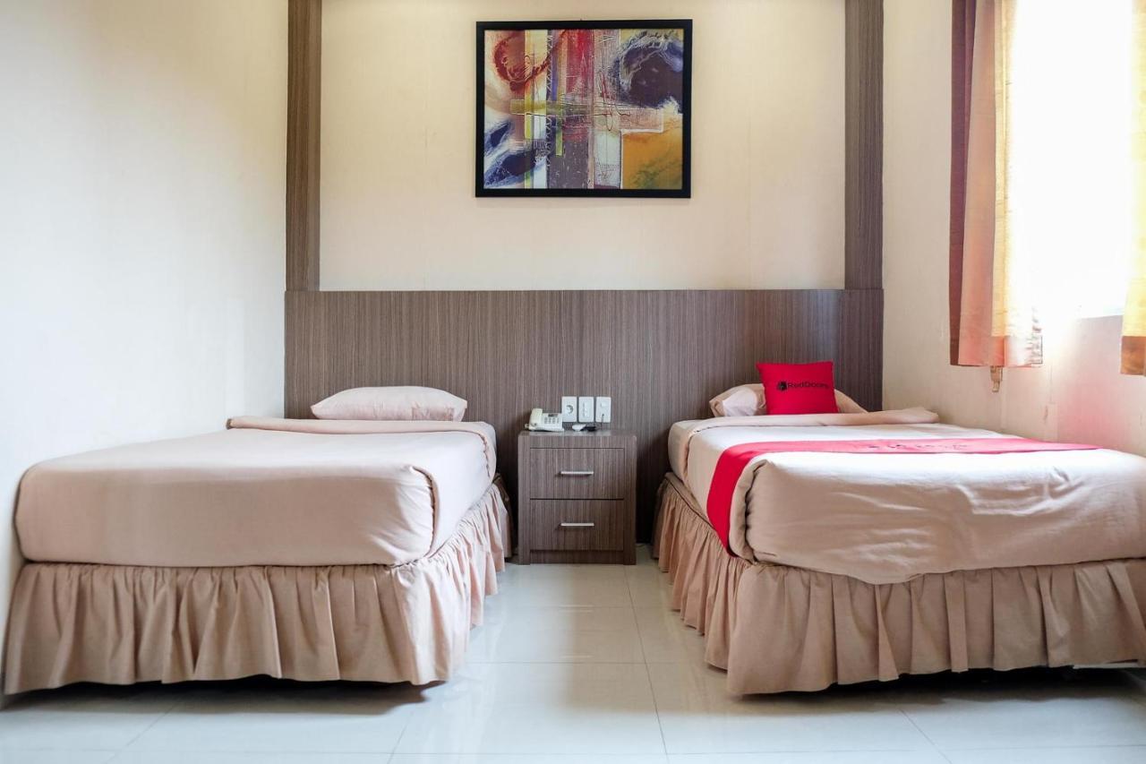 Reddoorz Plus Near Living World Pekanbaru Kültér fotó