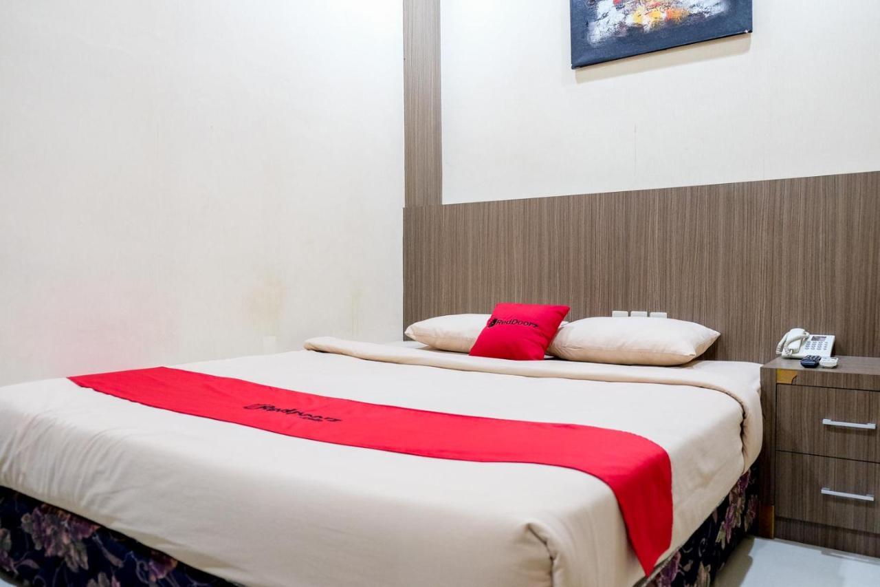 Reddoorz Plus Near Living World Pekanbaru Kültér fotó